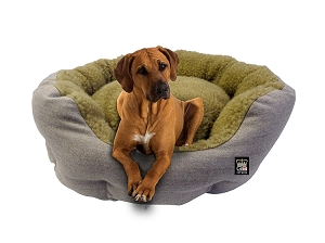 Barkshire Deluxe Oval Dog Basket - Oatmeal & Beige Fleece Various Sizes